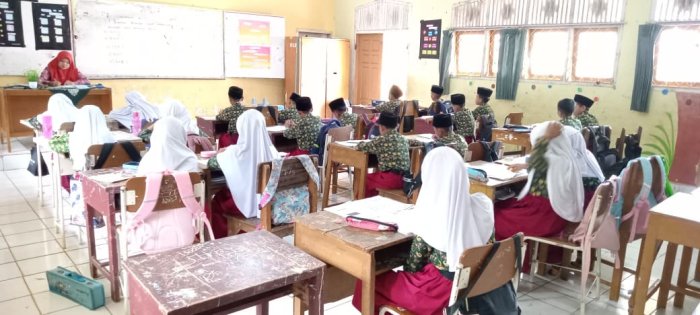 Siswa MIN 1 Tebo Semangat Ikuti Pembelajaran di Kelas