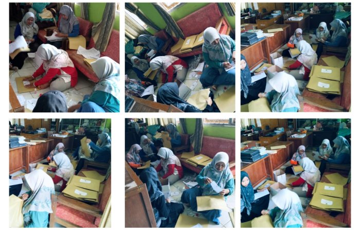 Panitia Sumatif Akhir Semester Genap MIN 1 Tebo Gelar Pengepakan dan Penyusunan Soal Dengan Kebersamaan Panitia Sumatif Akhir Semester Genap MIN 1 Tebo Gelar Pengepakan dan Penyusunan Soal Dengan Kebersamaan