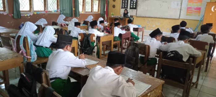 Siswa Kelas Rendah Antusias Ikuti Pembelajaran di Madrasah