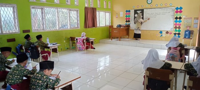 Siswa Kelas Rendah MIN 1 Tebo Bersungguh-Sungguh Dalam Menuntut Ilmu di Madrasah