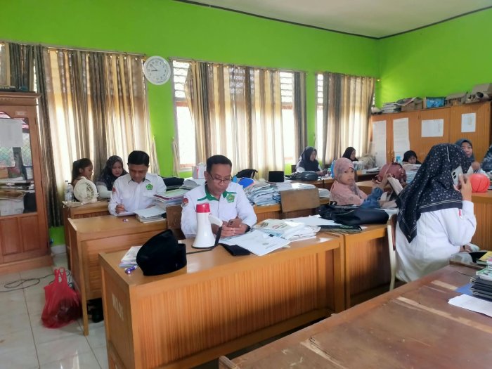 Dewan Guru MIN 1 Tebo Kompak Berikan Materi Pembelajaran dan Latihan Soal Selama Pelaksanaan Daring Berlansung