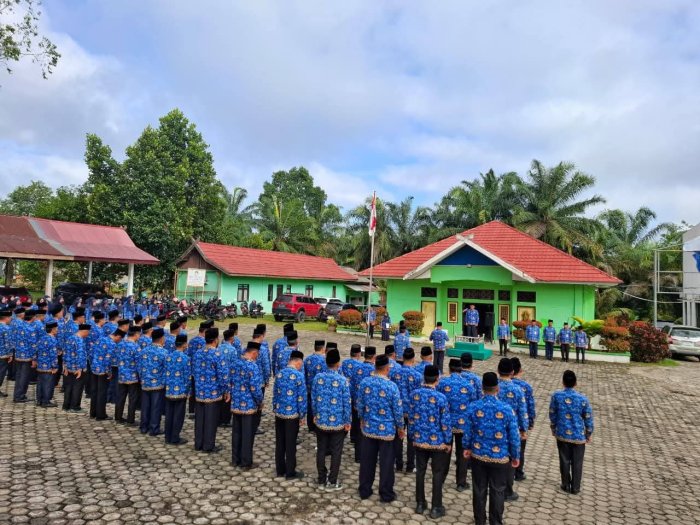 Kepala MIN 1 Tebo Hadiri Apel Kedisiplinan di Kantor Kemenag Tebo