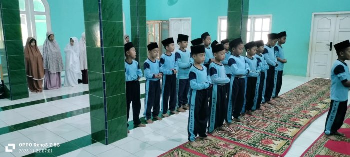 Siswa Kelas 3 MIN 1 Tebo Laksanakan Pembiasaan Sholat Dhuha Berjamaah
