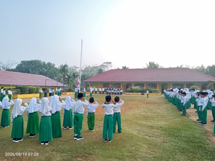 Keluarga Besar MIN 1 Tebo Gelar Pelaksanaan Upacara Kedisiplinan Rutin di Hari Senin Keluarga Besar MIN 1 Tebo Gelar Pelaksanaan Upacara Kedisiplinan Rutin di Hari Senin