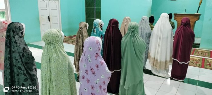 Siswa Kelas 4 MIN 1 Tebo Ikuti Pelaksanaan Pembiasaan Sholat Dhuha di Hari Kamis