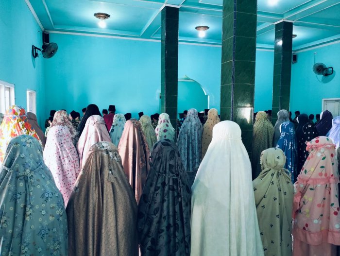 MIN 1 Tebo Laksanakan Pembiasaan Rutin  Sholat Dzuhur Berjamaah