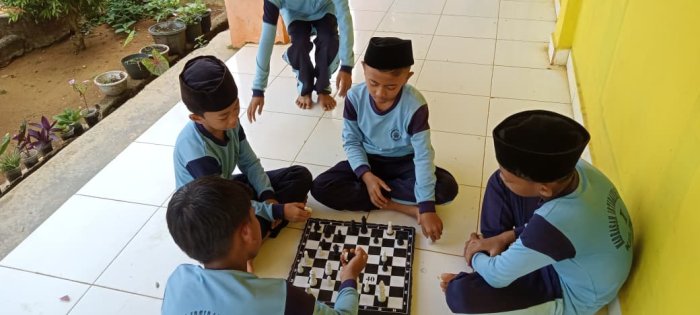 Siswa MIN 1 Tebo Aktif Kembangkan Bakat Nonakademik  Pada Saat Istirahat