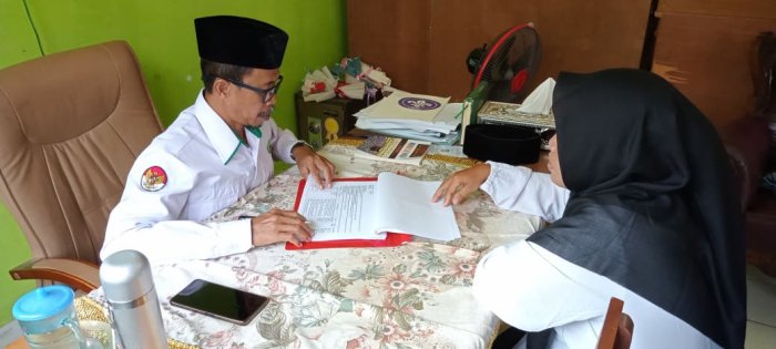 Guru Mapel MIN 1 Tebo Jalani Supervisi Administrasi Pembelajaran