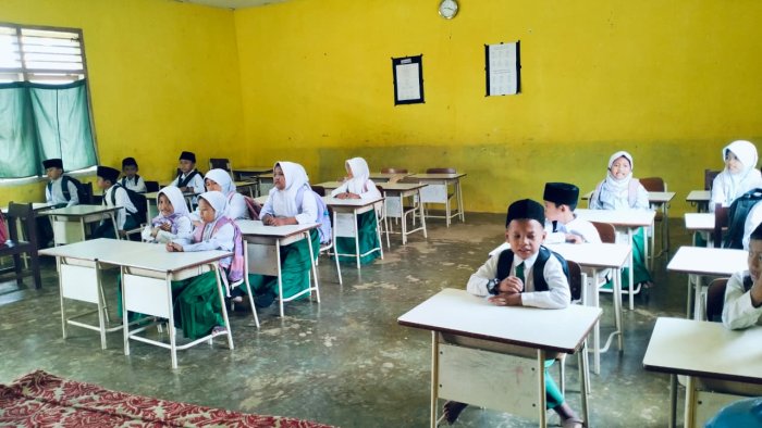 Siswa Kelas Rendah MIN 1 Tebo Laksanakan Hafalan Bacaan Sholat Bersama Wali Kelas