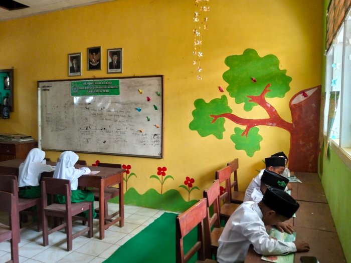 Siswa MIN 1 Tebo Rutin Laksanakan Kunjungan Perpustakaan Setiap Hari