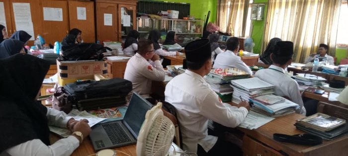 Kepala MIN 1 Tebo Gelar Rapat Pembagian Tugas dan Beban Kerja Guru Semester Ganjil Tahun Ajaran 2026/2027 Kepala MIN 1 Tebo Gelar Rapat Pembagian Tugas dan Beban Kerja Guru Semester Ganjil Tahun Ajaran 2026/2027