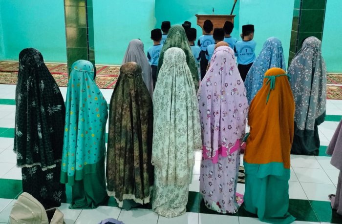 Siswa Kelas III MIN 1 Tebo Awali Kegiatan Dengan Pembiasaan Sholat Dhuha Berjamaah di Masjid Siswa Kelas III MIN 1 Tebo Awali Kegiatan Dengan Pembiasaan Sholat Dhuha Berjamaah di Masjid