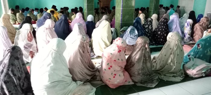 Keluarga Besar MIN 1 Tebo Rutin Gelar Sholat Dzuhur Berjamaah