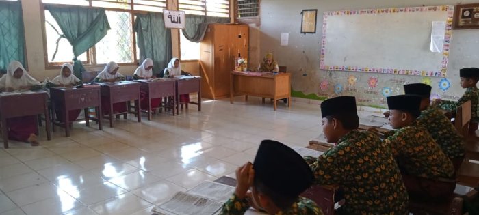 Siswa MIN 1 Tebo Tunjukkan Semangat Belajar Bersama Guru