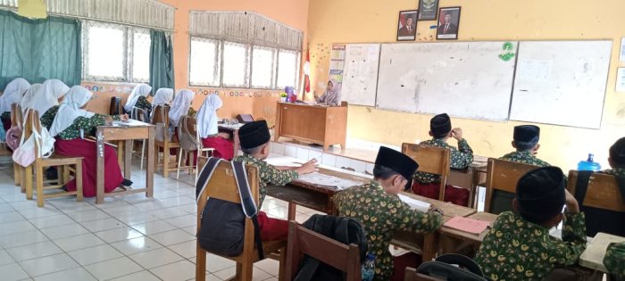 Siswa MIN 1 Tebo Fokus Ikuti Kegiatan Belajar Peroleh Ilmu Sebagai Bekal Masa Depan