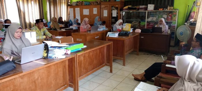 Kepala MIN 1 Tebo Gelar Rapat Pembinaan dan Koordinasi Bersama Dewan Guru di Madrasah Kepala MIN 1 Tebo Gelar Rapat Pembinaan dan Koordinasi Bersama Dewan Guru di Madrasah