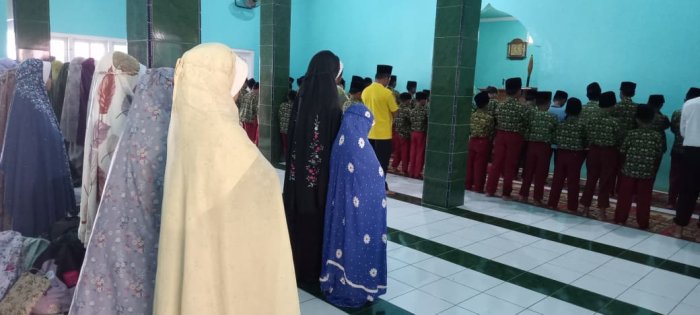 Keluarga Besar MIN 1 Tebo Rutin Laksanakan Sholat Dzuhur Berjamaah Keluarga Besar MIN 1 Tebo Rutin Laksanakan Sholat Dzuhur Berjamaah