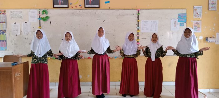 Siswi MIN 1 Tebo Siapkan Diri untuk Lomba Dalam Rangka PHBI Maulid Nabi Muhammad S.A.W Siswi MIN 1 Tebo Siapkan Diri untuk Lomba Dalam Rangka PHBI Maulid Nabi Muhammad S.A.W
