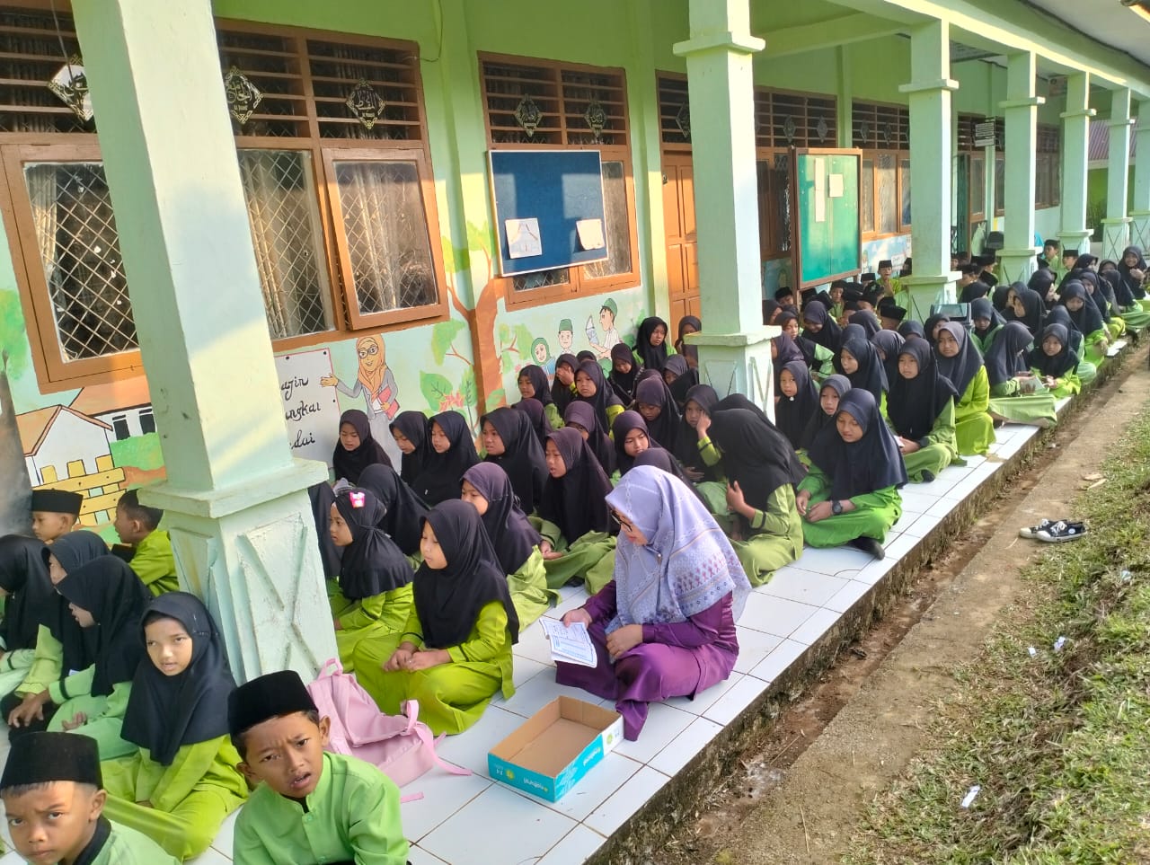 JUM'AT BAROKAH, MEMULAI KBM DENGAN PEMBIASAAN WIRID YAASIIN DAN TAHLIL