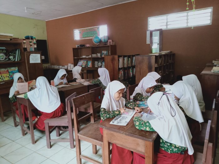 Siswa MIN 1 Tebo Tingkatkan Kunjungan Pustaka Pada Jam Istirahat Berlangsung