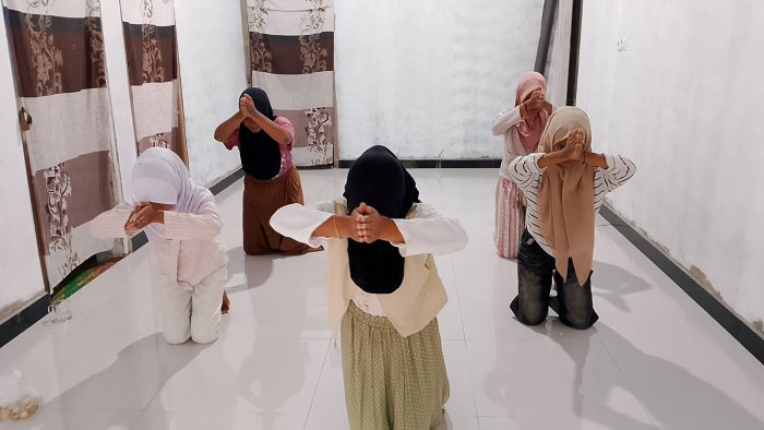 Sejumlah Siswa MIN 1 Tebo Ikuti Latihan Menari, Siap Tampil Memukau Dalam Acara Tasyakuran di Madrasah