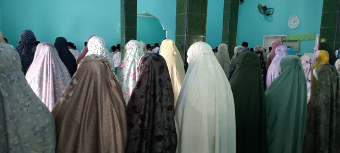 Pembiasaan Sholat Dzuhur Berjamaah Rutin Dilaksanakan Bentuk Karakter Siswa MIN 1 Tebo