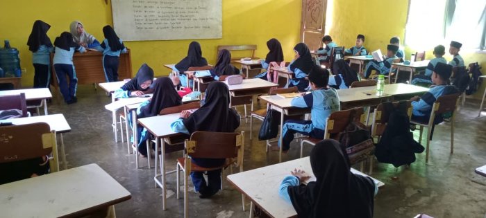 Siswa Kelas Rendah MIN 1 Tebo Antusias Belajar Membaca