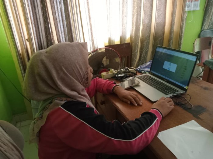 Operator MIN 1 Tebo Selesaikan Input Jadwal Pelajaran Pada Aplikasi Emis 4.0 di Madrasah