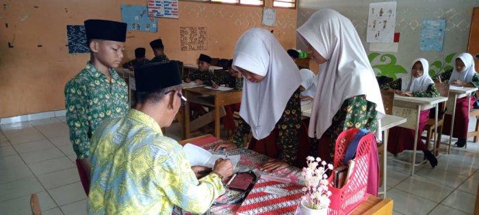 Dewan Guru MIN 1 Tebo Antusias Mengajar di Bulan Ramadan Berikan Ilmu Yang Bermanfaat Dewan Guru MIN 1 Tebo Antusias Mengajar di Bulan Ramadan Berikan Ilmu Yang Bermanfaat