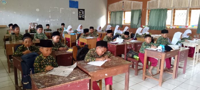Siswa Kelas Rendah MIN 1 Tebo Antusias Ikuti KBM Siswa Kelas Rendah MIN 1 Tebo Antusias Ikuti KBM