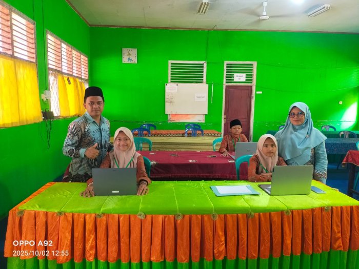 Ketiga Peserta Terbaik  MIN 1 Tebo Siap Kerjakan Soal OMI Tingkat Provinsi
