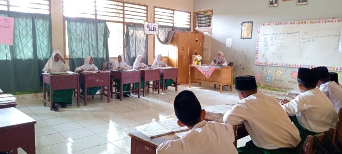Siswa Kelas Tinggi MIN 1 Tebo Terapkan Semangat Belajar Dengan Sungguh-Sungguh Siswa Kelas Tinggi MIN 1 Tebo Terapkan Semangat Belajar Dengan Sungguh-Sungguh