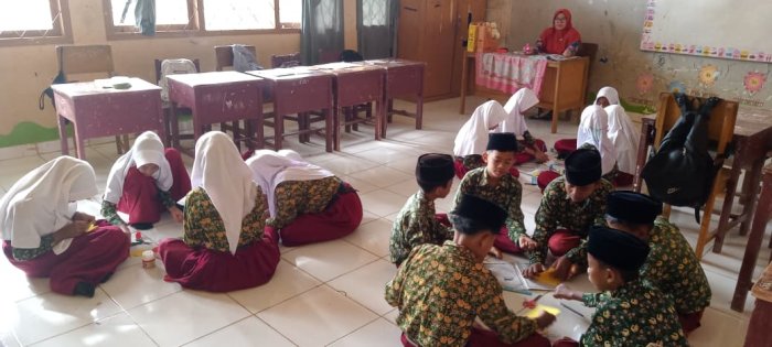Siswa Kelas 5B Praktik Teks Prosedur Membuat Karya Yang Unik Siswa Kelas 5B Praktik Teks Prosedur Membuat Karya Yang Unik
