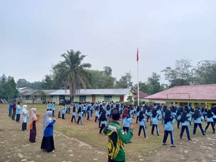 Keluarga Besar MIN 1 Tebo Gelar Pembiasaan Senam Sehat Ceria Rutin Setiap Hari Sabtu