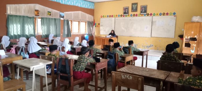 Siswa MIN 1 Tebo Antusias Ikuti Kegiatan Belajar di Ruang Kelas Bersama Dewan Guru