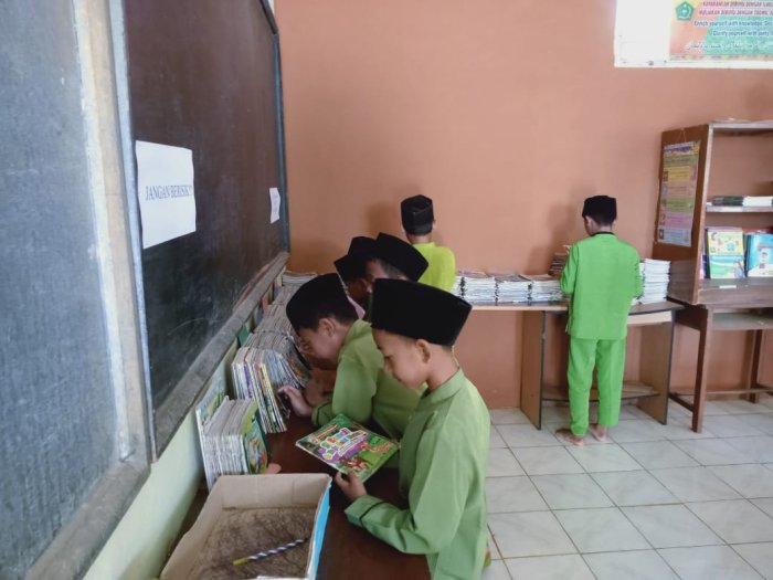 Siswa MIN 1 Tebo Rutin Kunjungi Perpustakaan Setiap Hari Tingkatkan Minat Membaca