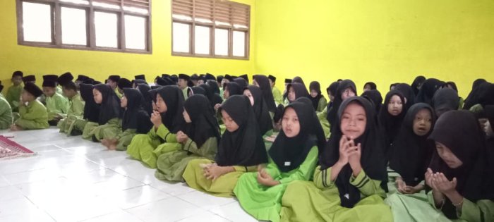 Keluarga Besar MIN 1 Tebo Gelar Pembiasaan Istighosah Dengan Penuh Semangat Keluarga Besar MIN 1 Tebo Gelar Pembiasaan Istighosah Dengan Penuh Semangat