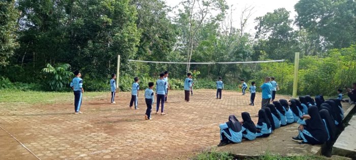 Siswa MIN 1 Tebo Tuntaskan Pelaksanaan Classmeeting Bola Voli, Semarakkan Kekompakan Pada Moment Final Siswa MIN 1 Tebo Tuntaskan Pelaksanaan Classmeeting Bola Voli, Semarakkan Kekompakan Pada Moment Final