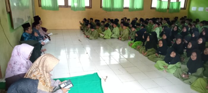 Keluarga Besar MIN 1 Tebo Gelar Kegiatan Pembiasaan Setiap Jumat
