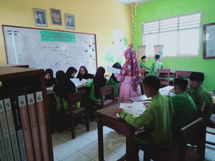 Siswa Kelas VA MIN 1 Tebo Pelajari Sistem Pernapasan Manusia di Pustaka Madrasah