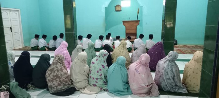 Siswa Kelas VI MIN 1 Tebo  Laksanakan Pembiasaan Sholat Dhuha
