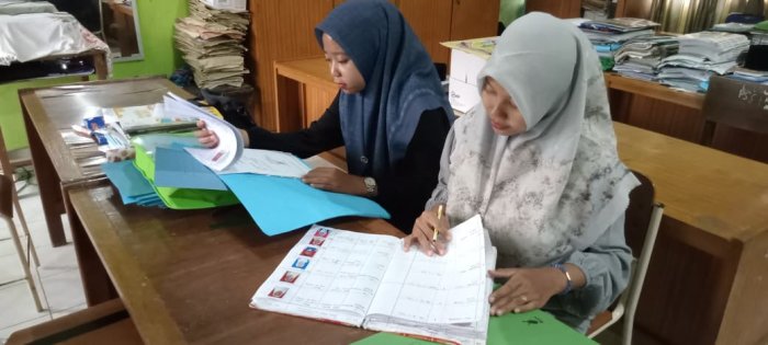 Panitia PMB MIN 1 Tebo Pastikan Kelengkapan Data Siswa Baru di Madrasah