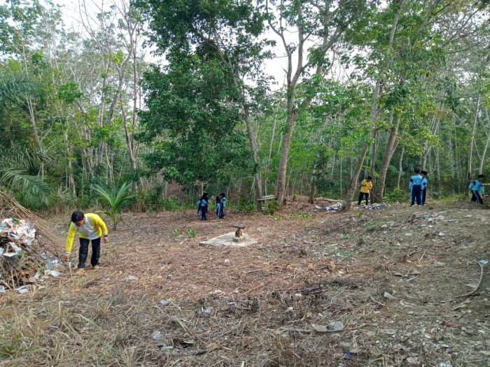 MIN 1 Tebo Gelar Gotong Royong Bersama, Ciptakan Lingkungan Bersih dan Sehat