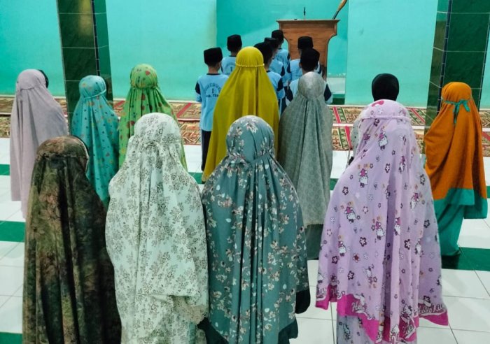 Siswa Kelas III MIN 1 Tebo Rutin Laksanakan Pembiasaan Sholat Dhuha Berjamaah di Masjid Area Madrasah Siswa Kelas III MIN 1 Tebo Rutin Laksanakan Pembiasaan Sholat Dhuha Berjamaah di Masjid Area Madrasah