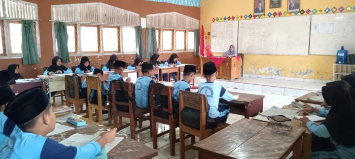 Siswa Kelas Rendah MIN 1 Tebo Tunjukkan Antusiasme Tuntut Ilmu Bersama Dewan Guru Siswa Kelas Rendah MIN 1 Tebo Tunjukkan Antusiasme Tuntut Ilmu Bersama Dewan Guru