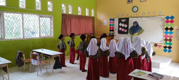 Guru MIN 1 Tebo Antusias Dampingi Siswa Belajar