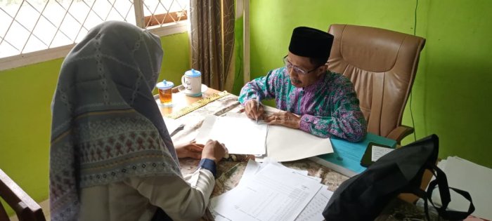 Kepala MIN 1 Tebo Teken Berkas Pencairan Periode Juni Tahun 2026 di Madrasah