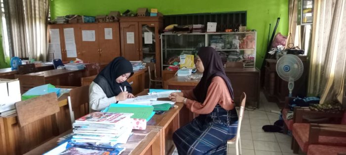 Panitia PMB MIN 1 Tebo Hadir di Madrasah Siap Sambut Kedatangan Wali Murid Dengan Penuh Antusias Panitia PMB MIN 1 Tebo Hadir di Madrasah Siap Sambut Kedatangan Wali Murid Dengan Penuh Antusias