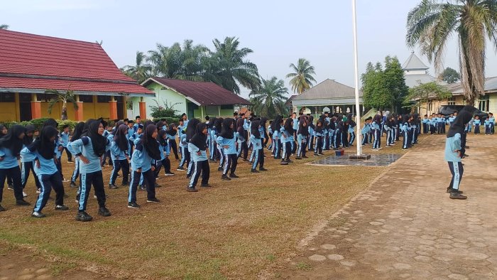 Keluarga Besar MIN 1 Tebo Gelar Pembiasaan Senam Sehat Bersama Rutin Setiap Hari Sabtu Keluarga Besar MIN 1 Tebo Gelar Pembiasaan Senam Sehat Bersama Rutin Setiap Hari Sabtu
