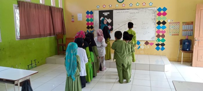 Siswa Kelas Rendah MIN 1 Tebo Rutin Latihan Membaca Siswa Kelas Rendah MIN 1 Tebo Rutin Latihan Membaca
